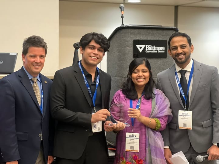 OsteoAssist_BMES Heartiest Congratulations to 𝗧𝗲𝗮𝗺 𝗢𝘀𝘁𝗲𝗼𝗔𝘀𝘀𝗶𝘀𝘁 for winning the 1𝑠𝑡 𝑝𝑟𝑖𝑧𝑒 in the 𝟮𝟬𝟮𝟰 𝗠𝗲𝗱𝘁𝗿𝗼𝗻𝗶𝗰 𝗕𝗠𝗘𝗦 𝗗𝗲𝘀𝗶𝗴𝗻 𝗖𝗼𝗺𝗽𝗲𝘁𝗶𝘁𝗶𝗼𝗻!